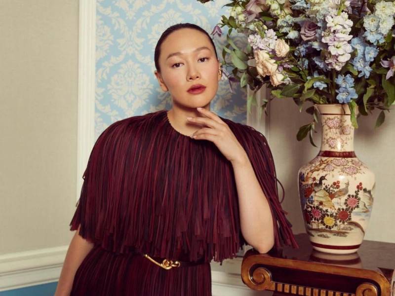 Yerin Ha, la actriz coreano-australiana que protagoniza la cuarta temporada de Bridgerton como Sophie Baek, fue designada embajadora de la ceremonia. La intérprete asistirá a los eventos previos de la Fundación SAG-AFTRA, a la pregala y, por supuesto, a la gala final.