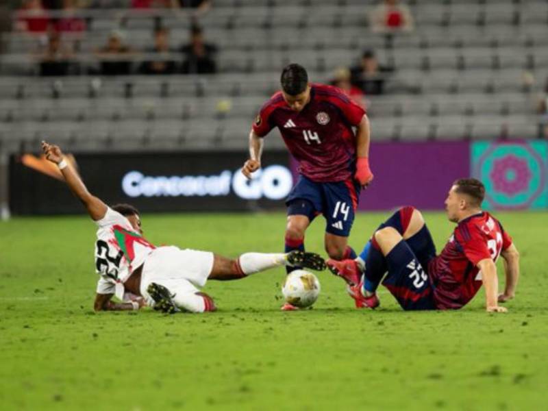 La Selección de Costa Rica ganaba el partido pero Surinam lo sorprendió y tuvo que darle vuelta en el último minuto.