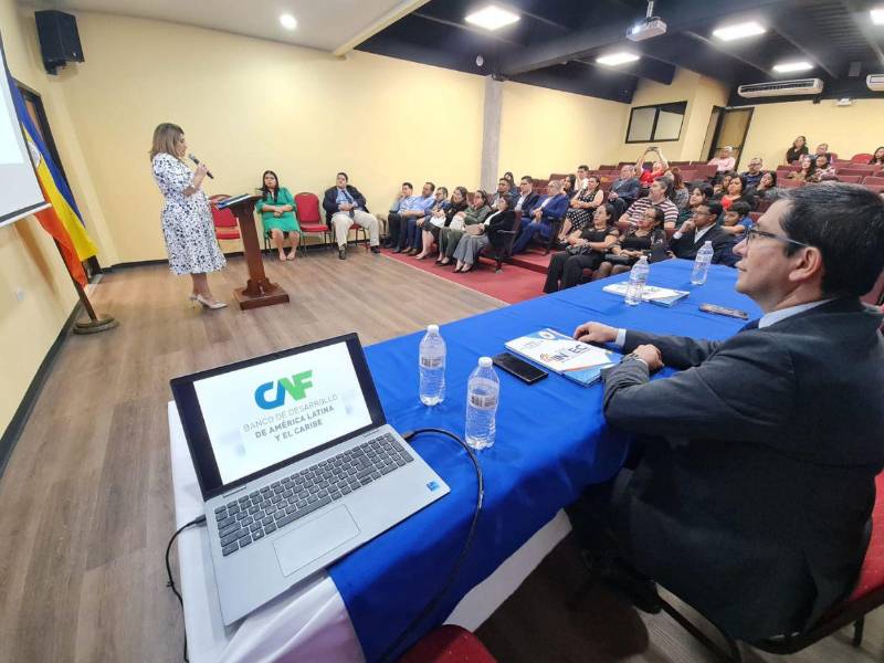 Viviana Casco Molinas, represente del CAF en Honduras, reiteró el compromiso del banco con el desarrollo del país.
