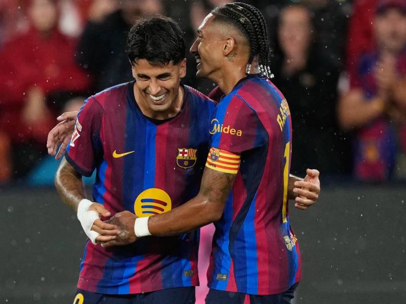 Joao Cancelo marcó doblete y tres de Raphinha para la goleada al Racing.
