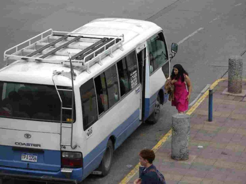 Pasajeros denuncian asaltos recurrentes en buses de la ruta El Carmen-Centro en San Pedro Sula.