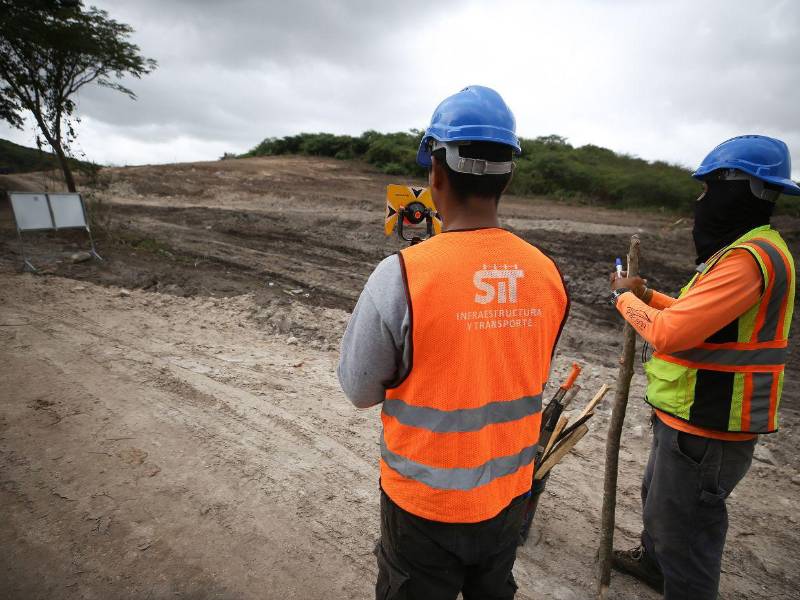 La liberación de tierras para el Anillo Periférico-CA-5 Sur avanza solo en un 30%, obligando a trabajar por secciones mientras continúan los procesos de indemnización.
