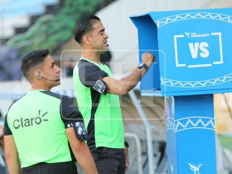El árbitro finalmente no sancionó penal a favor de Motagua tras una acción donde Serrano cayó.