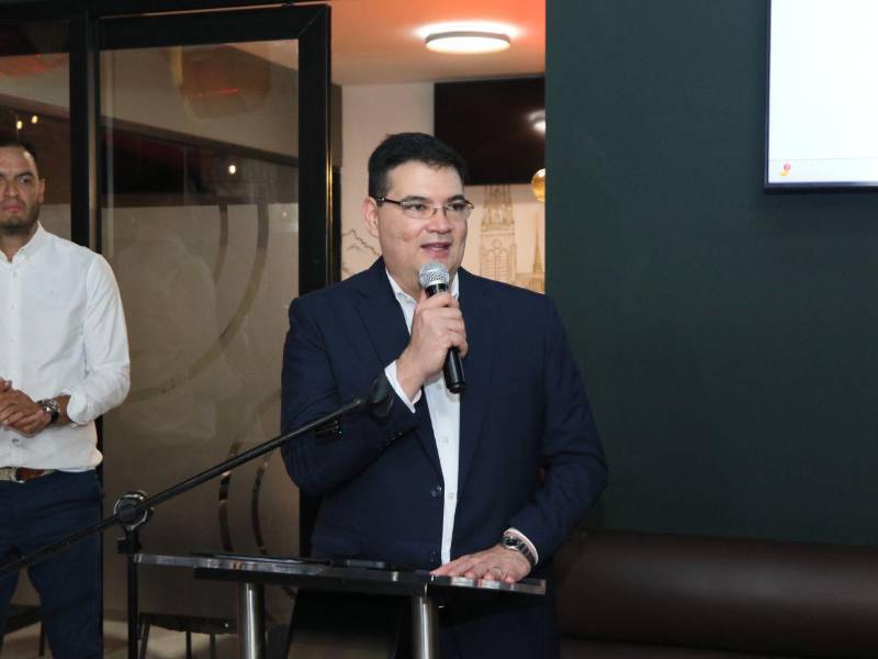 Girón expresó el respaldo de la institución al emprendimiento local durante la inauguración de Luján 21.