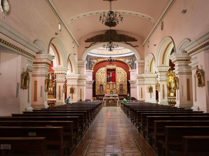 La iglesia Los Dolores avanza en su restauración con nueva iluminación, limpieza eléctrica y apoyo económico de feligreses.