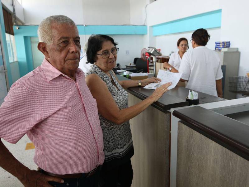 Dentro del paquete enviado por la pareja habían productos que caracterizan a Honduras como tustacas y semitas.