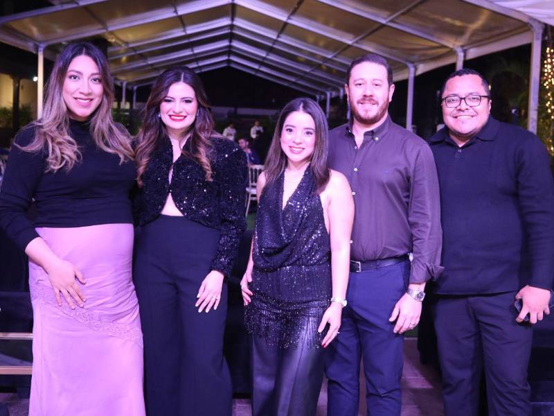 María José Paz, Mónica Guillen, Kathy Paz, Pablo Valerio y Olger Ventura.