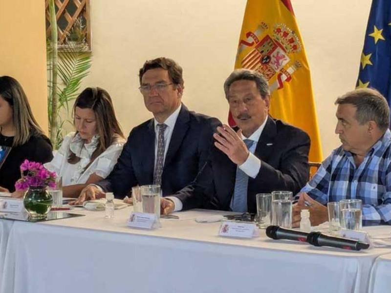 Las empresas integrantes del Núcleo España entregaran un reconocimiento especial al embajador español en Tegucigalpa; destacaron fortalecimiento de vínculos económicos.