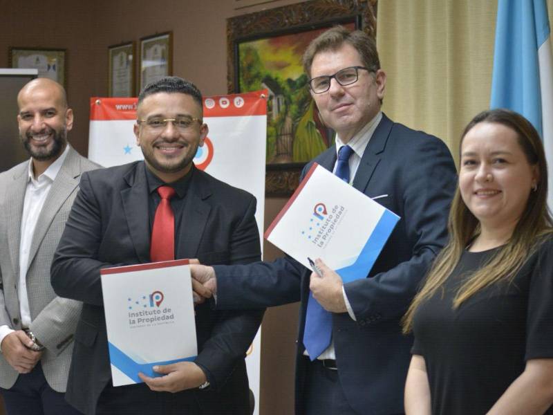 Instituto de la Propiedad y escuela de negocios en Madrid ofrecen becas para funcionarios