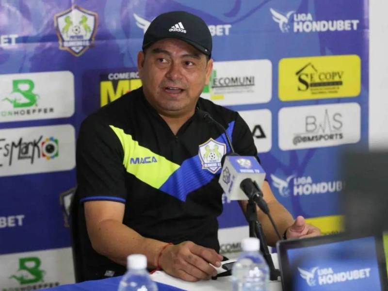 Reynaldo Tilguath durante una conferencia de prensa.