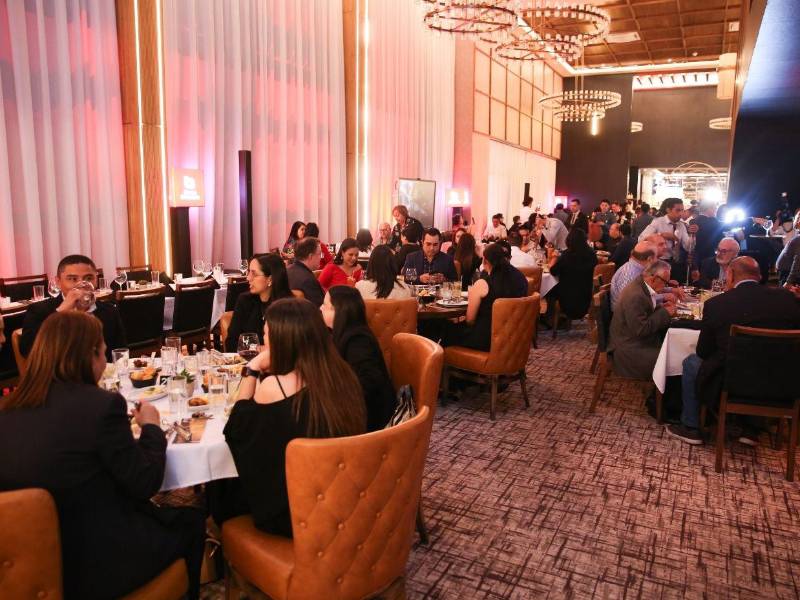 El director brasileño subrayó que los otros 119 restaurantes de la cadena están disponibles para que los clientes hondureños los visiten y encuentren en cada uno de ellos el mismo estándar de hospitalidad que estrenan en Tepeyac.