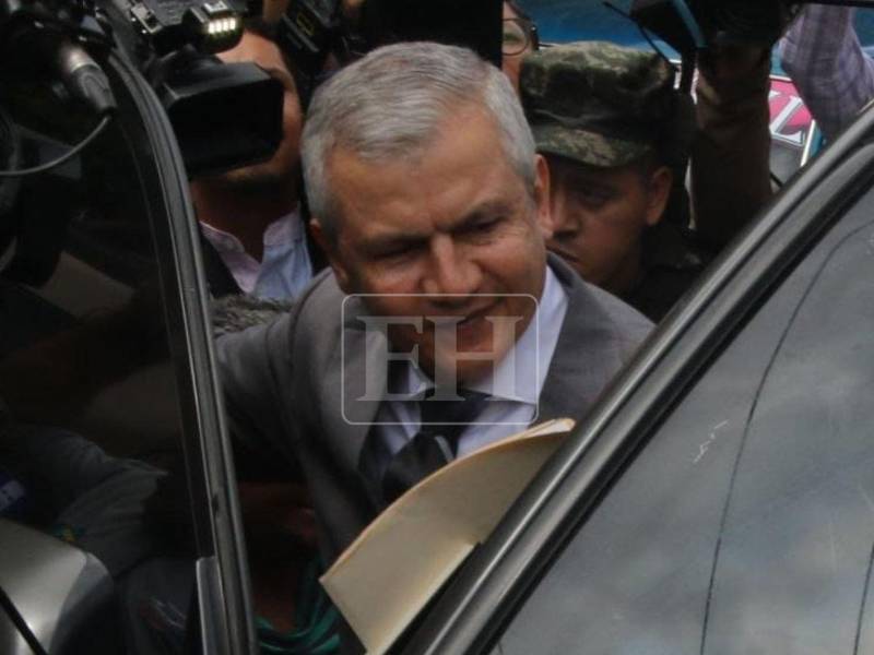 A Roosevelt Hernández se le dictaron medidas sustitutivas a la detención judicial. Deberá presentarse periódicamente a los juzgados a firmar y tiene prohibido salir del país.