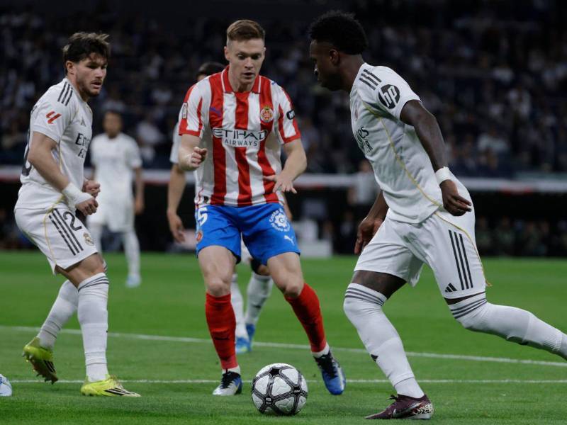 El Real Madrid se mide al Girona en el Santiago Bernabéu.