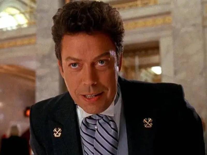 Fue el actor original de Pennywise, el payaso de It, y el recepcionista del hotel en el que Kevin McCallister se hospeda durante su travesía en Nueva York, en Mi pobre angelito 2.