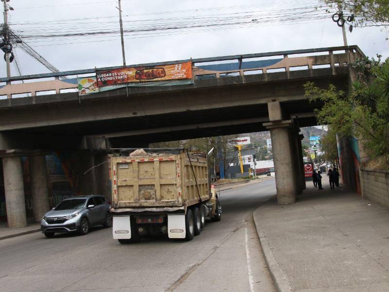 La ampliación del puente ubicado en el anillo periférico a la altura del puente de Loarque, al lado de Chahín. Este proyecto reducirá el tráfico, según la SIT.