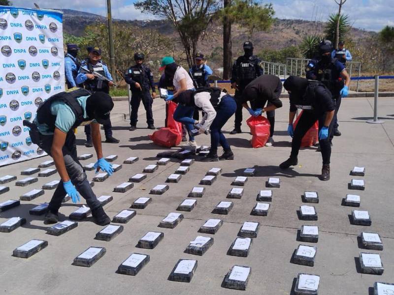 Las autoridades de Honduras decomisaron este miércoles unos 170 kilos de cocaína, con un valor estimado en 1,6 millones de dólares, durante una operación en el sur del país en la que fue detenido un hombre, informó la Policía Nacional.