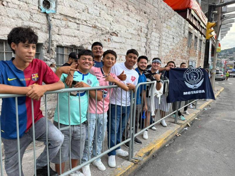 Tres horas antes del juego ya hay grandes filas en el Nacional.