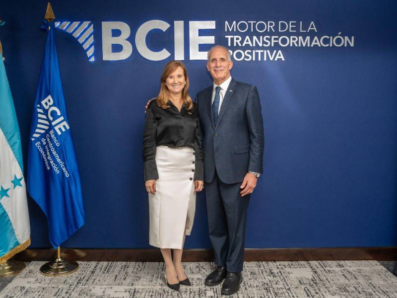 La Presidenta Ejecutiva del Banco Centroamericano de Integración Económica sostuvo una reunión de alto nivel con el mandatario hondureño para revisar la cartera activa y definir prioridades estratégicas.