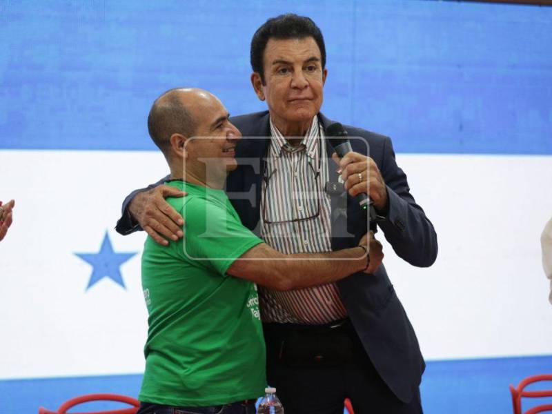 Godofredo Fajardo oficializó su apoyo a Salvador Nasralla durante un acto político en la capital.