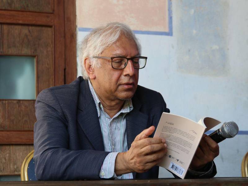 Casa Galeano acogió la lectura de “Salir a la superficie”, con el Premio Pulitzer, Vijay Seshadri.