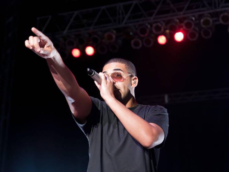 El rapero también ha logrado un nuevo récord de 42 canciones en una sola semana en la lista Hot 100.
