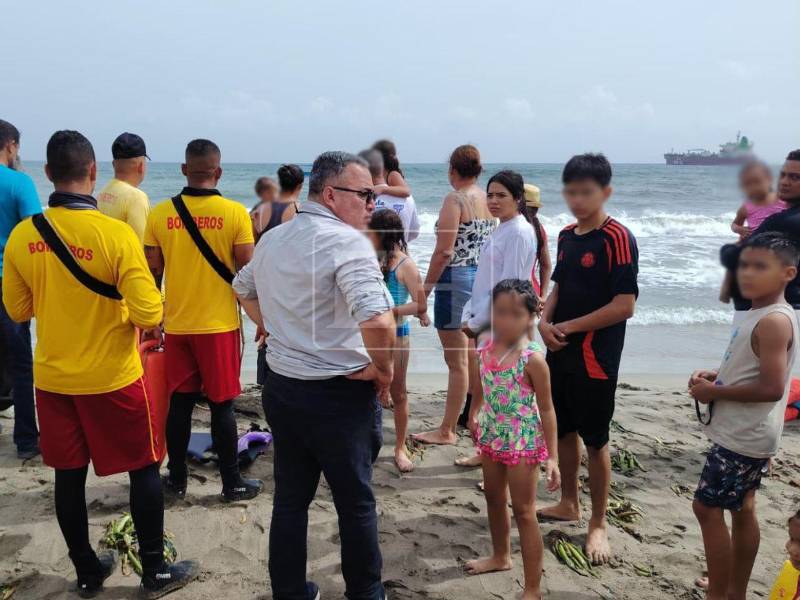 Preliminarmente se maneja que el fuerte oleaje pudo haber provocado que la lancha se diera vuelta