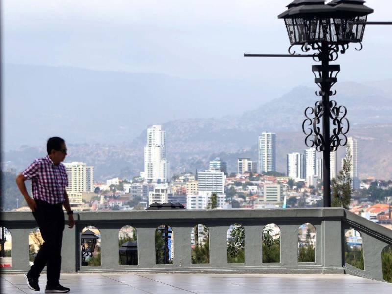 Las temperaturas seguirán frescas en la madrugada y cálidas al mediodía, mientras una cuña de alta presión mantiene el clima seco y estable en el territorio nacional.