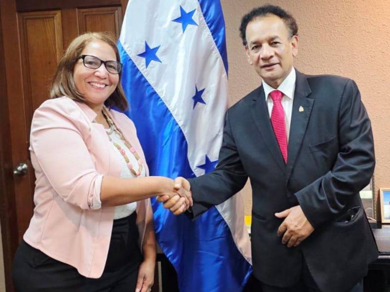El ministro-director del INA, Javier Talabera, se reunió con la representante de la Organización de las Naciones Unidas para la Alimentación y la Agricultura (FAO) en Honduras, Fátima Espinal Mercedes.