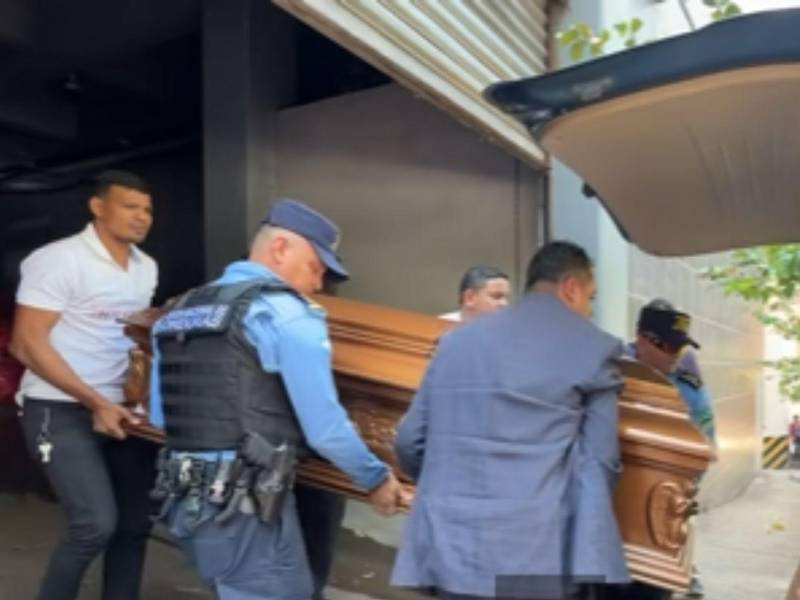 Según se informó, el hecho violento ocurrió mientras Hernández atendía una denuncia ciudadana en el sector de la colonia Lomas #2.