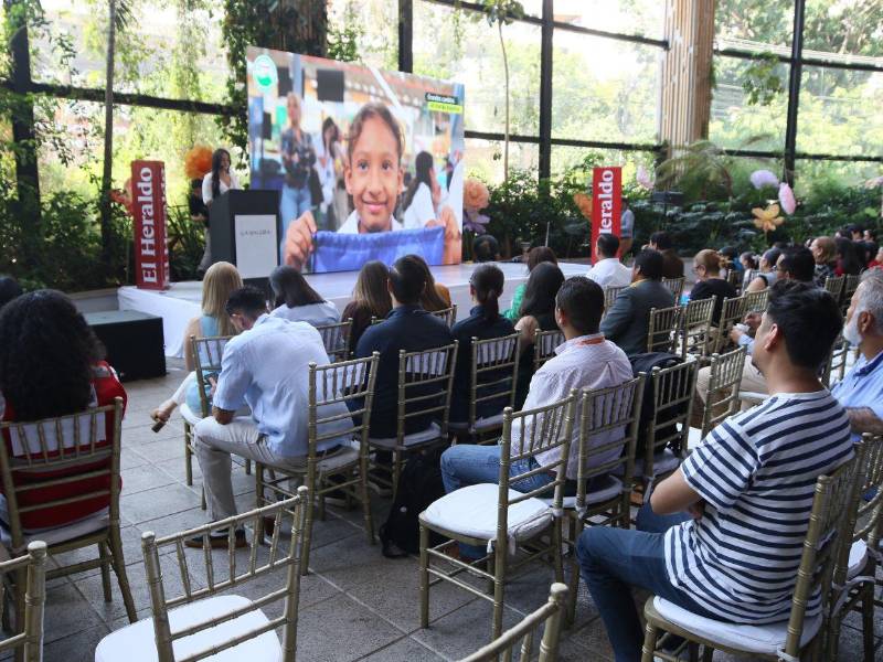 El proyecto Escuelas Amigables con el Ambiente inició su duodécima edición con miles de estudiantes comprometidos en Tegucigalpa para proteger el planeta.