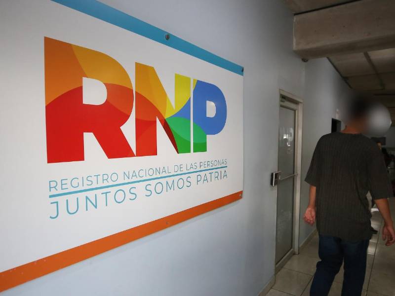 Uno de los empleados del Registro Nacional de las Personas fue detenido por este caso. Le dieron medidas distintas a la prisión.
