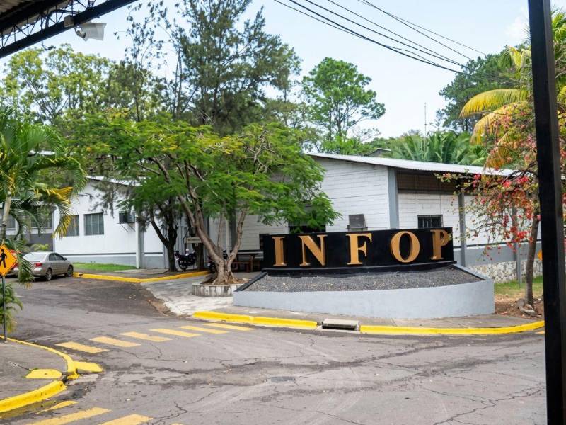 El infop mantiene cursos de formación técnica en áreas como electricidad, mecánica, refrigeración y nuevas tecnologías.