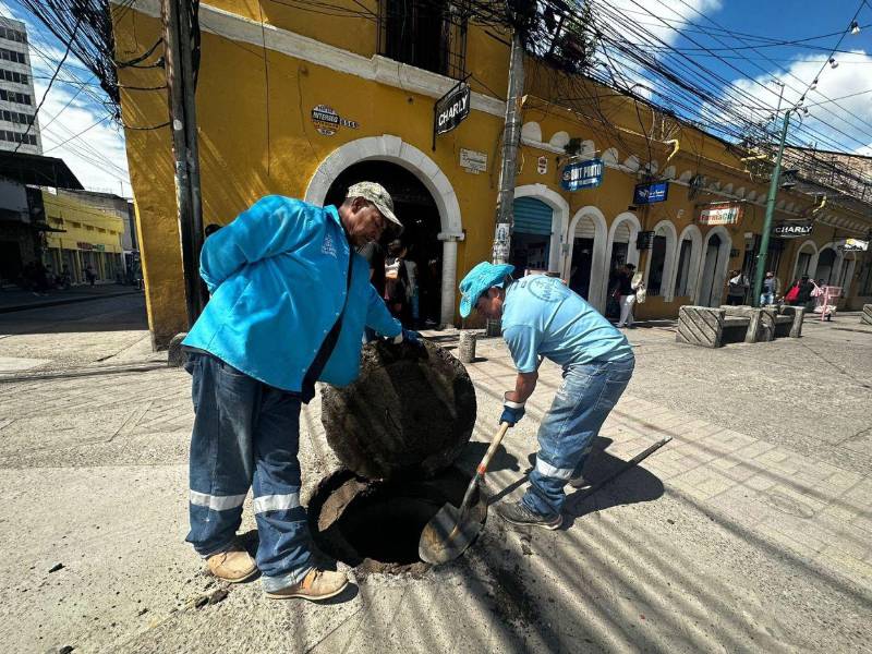 Las cuadrillas de la gerencia de Agua y Saneamiento explicaron que se mantienen en la fase las inspecciones técnicas en el centro de la capital.