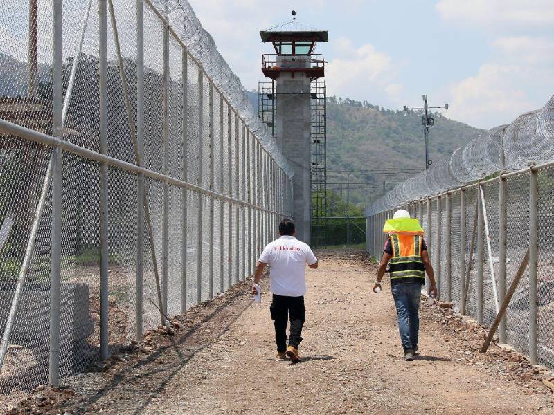 Las fuertes medidas de seguridad, evitan que un privado de libertad se fugue por si solo.
