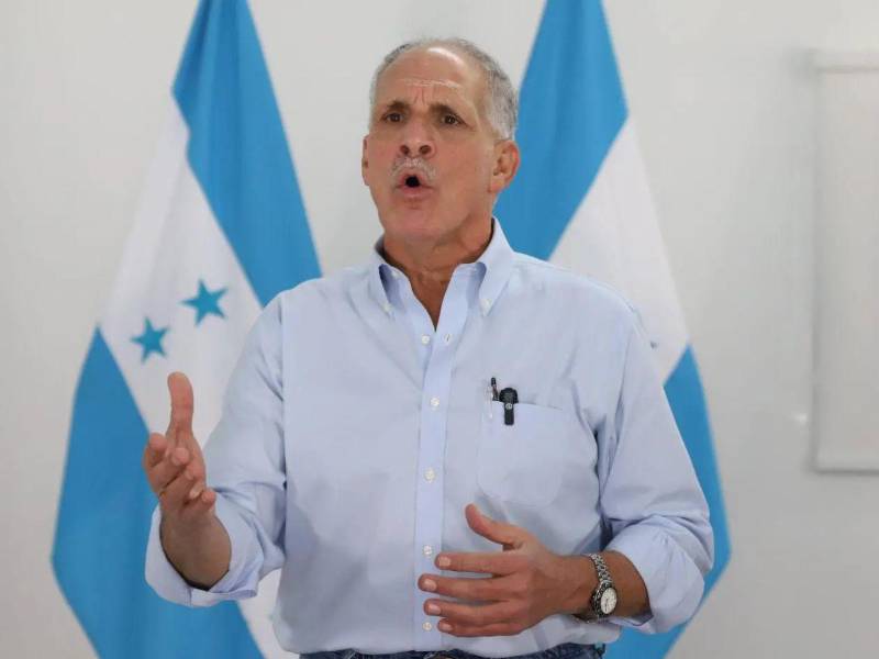 Nasry Asfura asume la presidencia a sus 67 años.