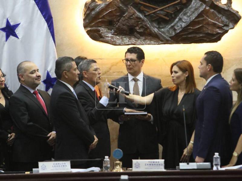 La junta directiva del Congreso estuvo presente en la juramentación.