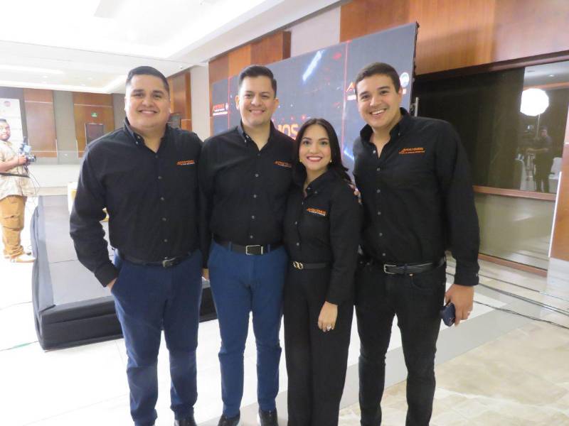 Ejecutivos de Apostemos durante la conferencia de prensa del evento.