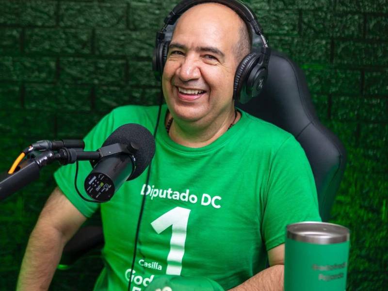 Godofredo Fajardo oficializó su apoyo a Salvador Nasralla durante un acto político en la capital.