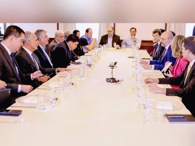 En la última reunión con la misión del FMI, encabezada por Emilio Fernández, participó el presidente de la República, Nasry Asfura.