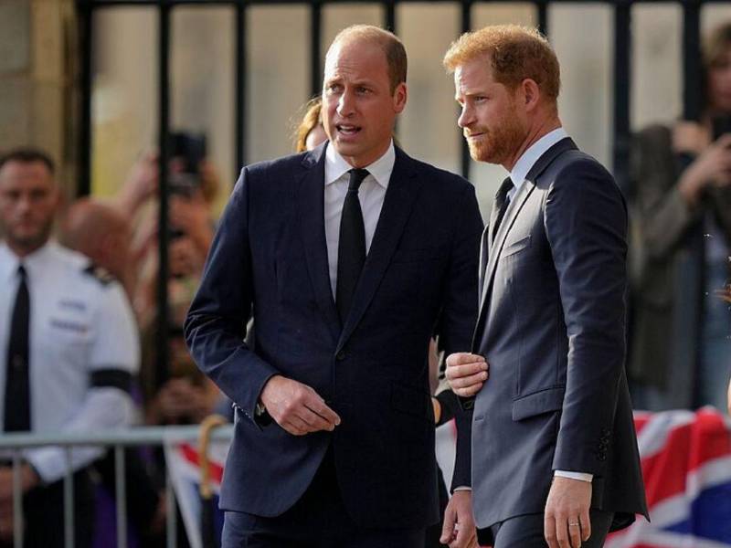 El príncipe Harry con su hermano y heredero a la corona, el príncipe William.