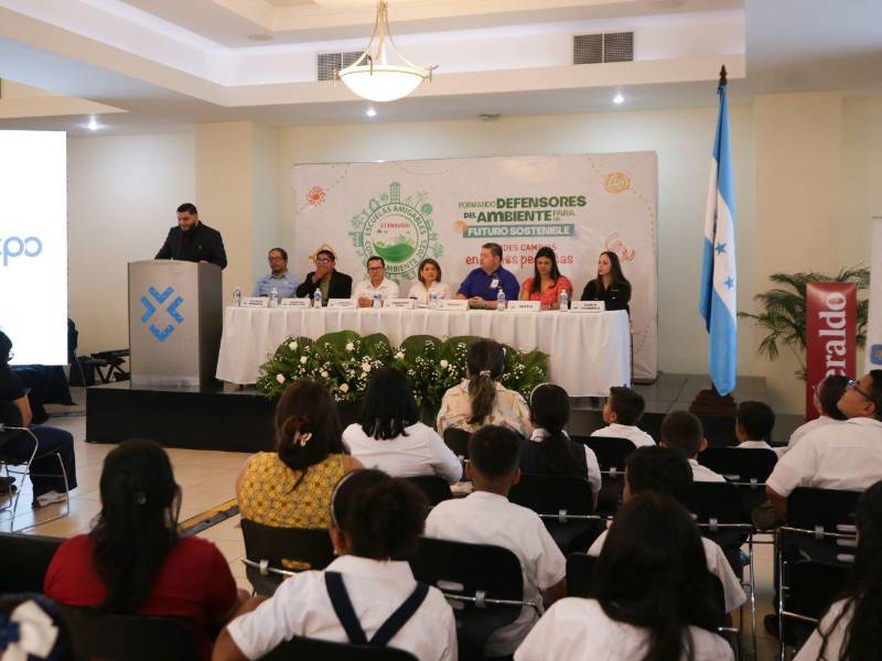 Con reciclaje, reforestación y huertos escolares, niños capitalinos iniciarán este martes una nueva cruzada ambiental educativa.