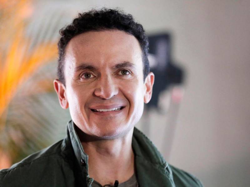 El cantante colombiano Fonseca, que se presentará en Honduras el 28 de junio junto a Carlos Vives, inicia su gira musical por Estados Unidos.