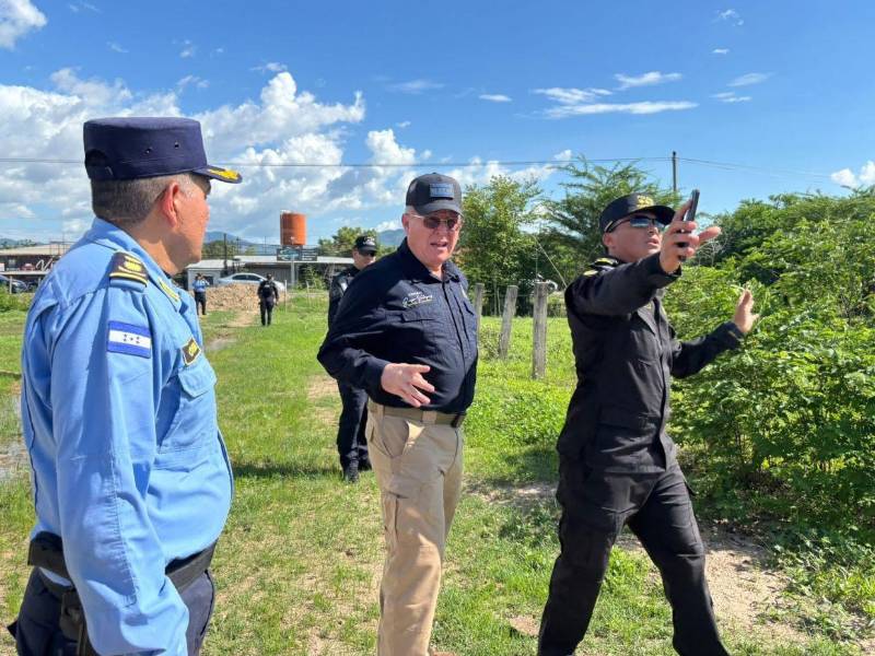 El ministro de Seguridad, Gerzon Velásquez, realizó un recorrido por el terreno donde se construirán las nuevas instalaciones para la Unidad Departamental de Policía número 6 (UDEP-6) en Choluteca.