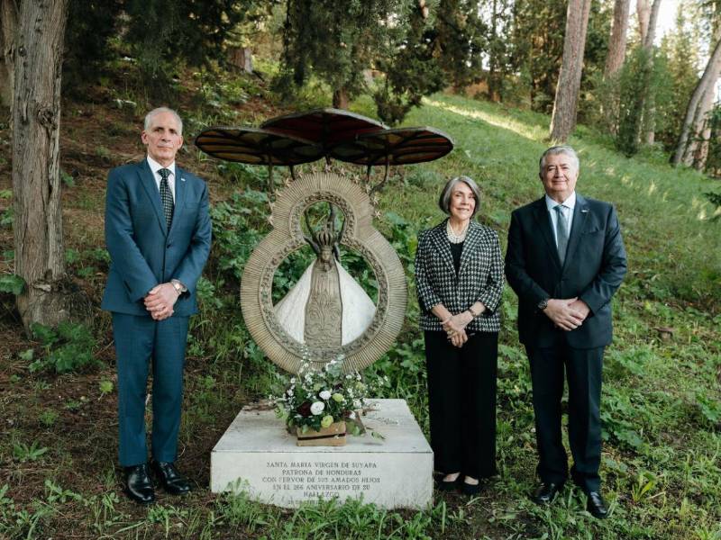 La imagen de la Virgen de Suyapa fue entronizada en los Jardines Vaticanos el 20 de septiembre de 2013.
