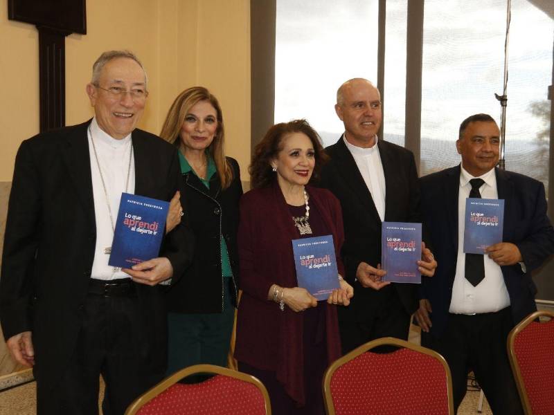 El evento congregó a figuras de peso en el ámbito eclesiástico, académico y social del país.