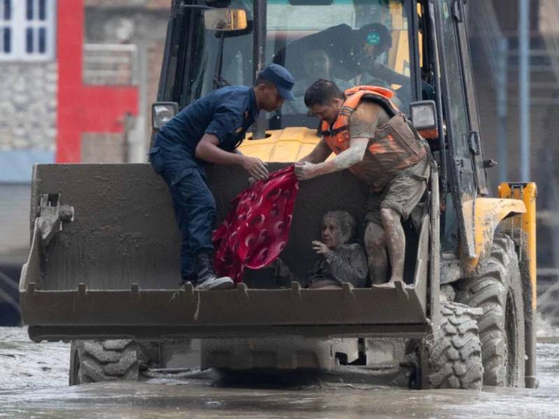 <b>DESTRUCCIÓN.</b> Nepal sufrió el miércoles una riada inmensa que golpeó con fuerza el distrito de Rasuwa, en la provincia de Bagmati, cerca de la frontera con el Tibet, en China, y que dejó al menos 98 muertos y casi un millar de desaparecidos.