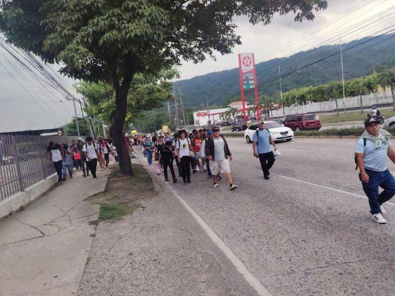 Un grupo de hondureños salió desde la Gran Central Metropolitana de San Pedro Sula en busca de mejores oportunidades.