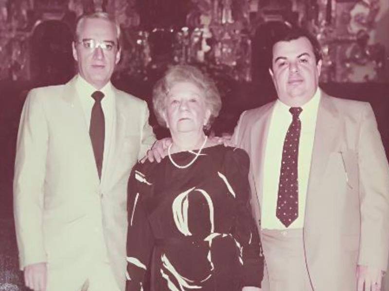 Don Manuel Villeda Toledo, doña Rosario Sagastume de Ferrari y don Rafael Ferrari hijo.