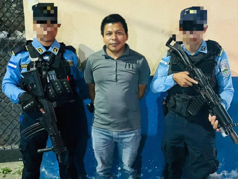 El ingeniero civil, identificado como Leónidas Emilio Cortez, fue capturado por agentes de la Policía Nacional en San Pedro Sula, acusado de cometer del delito de estafa.