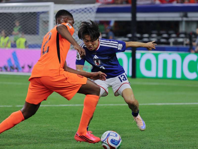 La selección japonesa dominó de principio a fin y goleó 4-0 a Túnez en Monterrey.